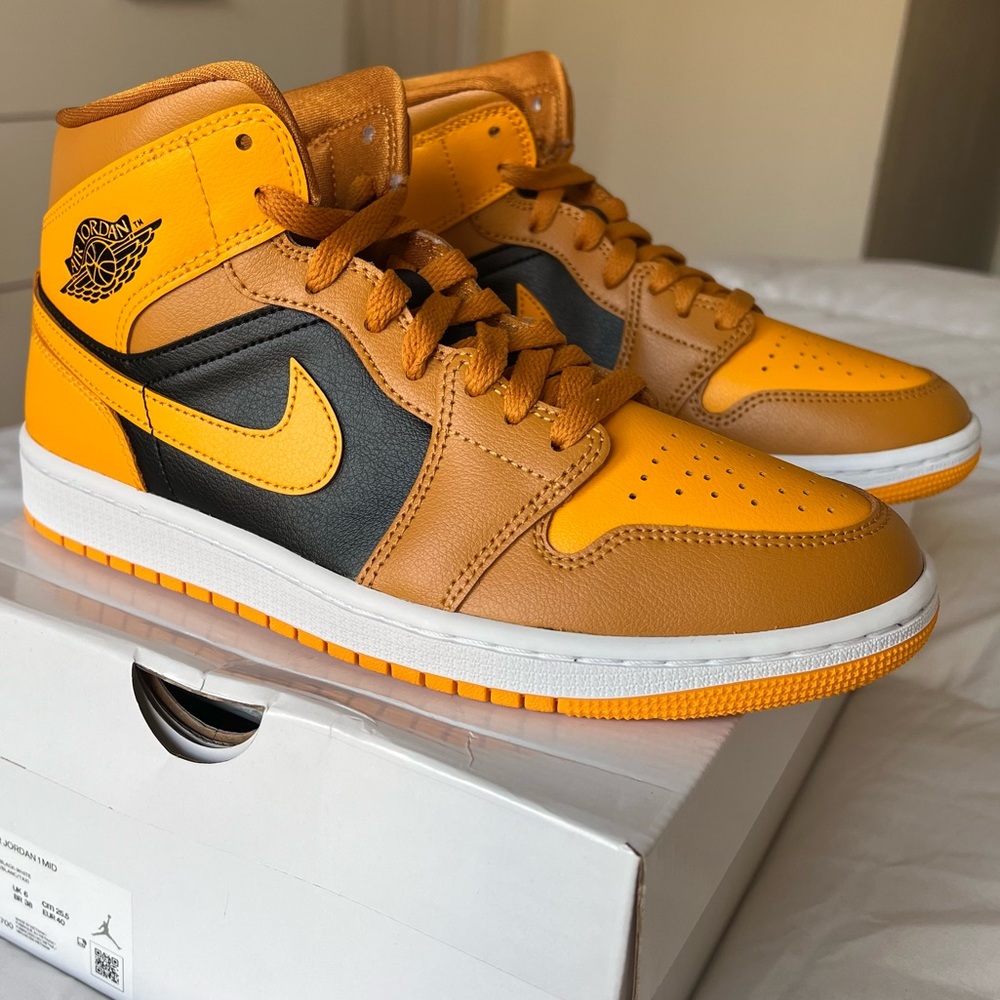Air Jordan 1 Mid
